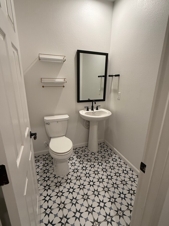 Building Photo - 1580 Blue Moon Ln