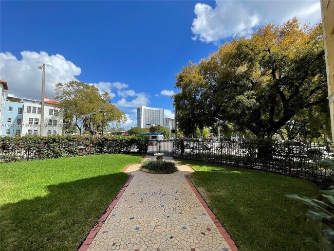 Building Photo - 3224 Biscayne Blvd