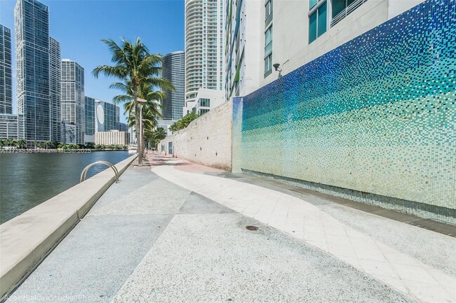 Building Photo - 335 S Biscayne Blvd