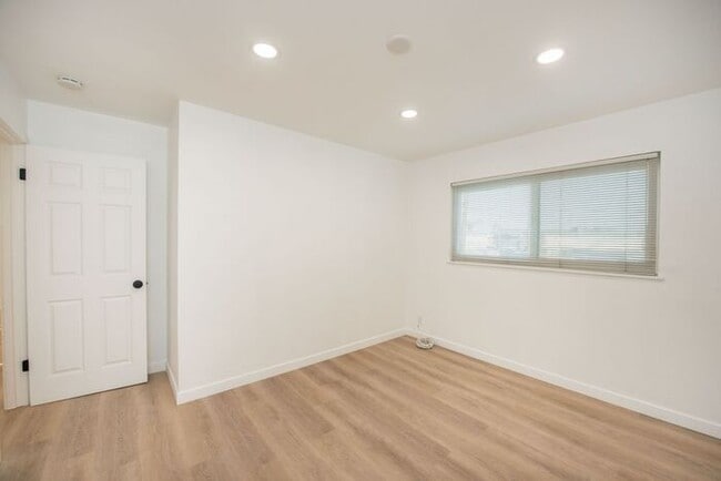 Building Photo - Mesa Verde | Recently Remodled 2 Bedroom Appartment