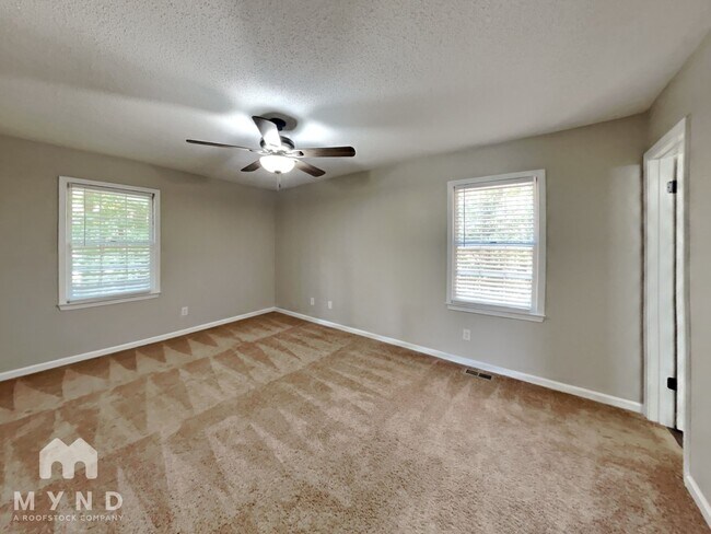 Building Photo - 258 Cove Rd