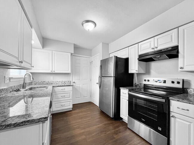 Building Photo - 4-Bedroom, 1 Bath  Single Family for Rent in Mesquite, TX | Great Backyard & Modern Kitchen