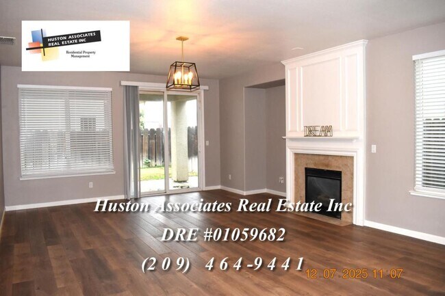 Building Photo - 1933 Cielito Dr