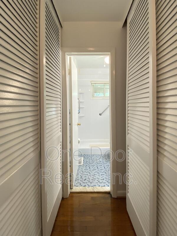 Building Photo - 139 Winston Dr