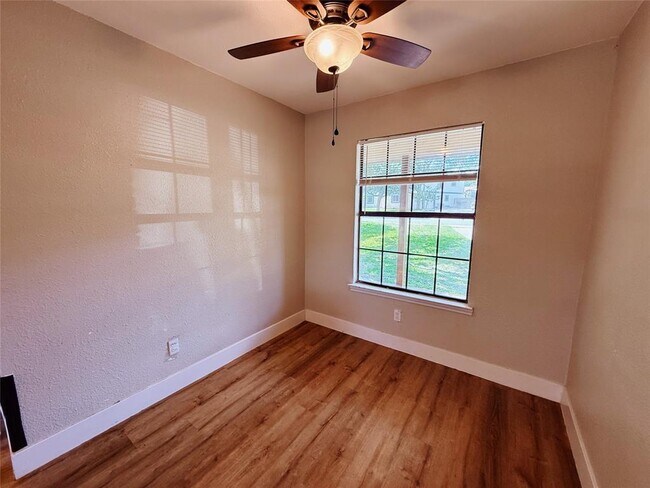 Building Photo - 1711 Ryon Ln