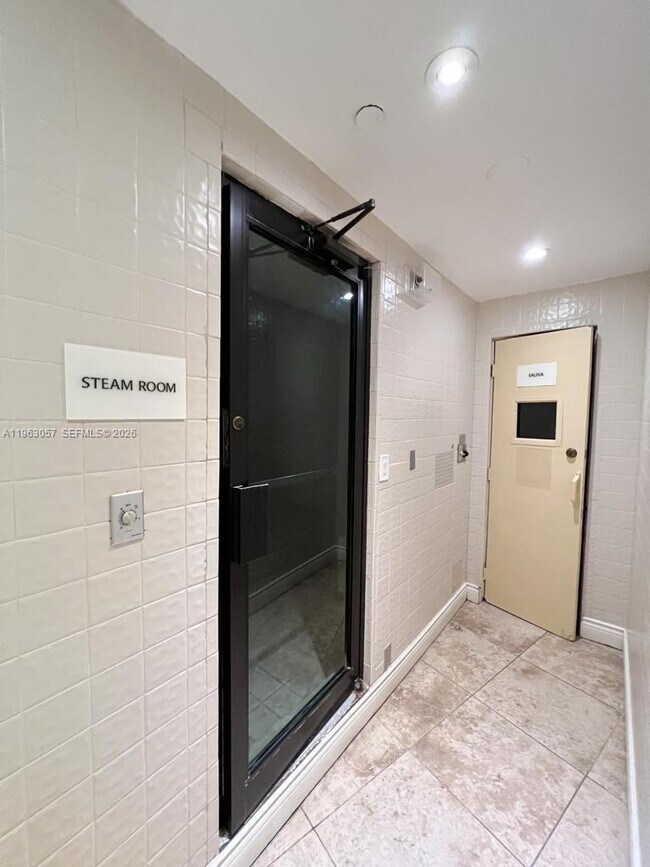 Building Photo - 1111 Crandon Blvd