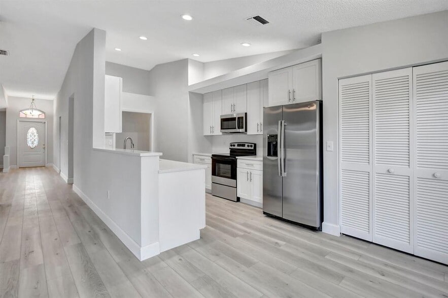 Building Photo - 5200 NW 66th Ave