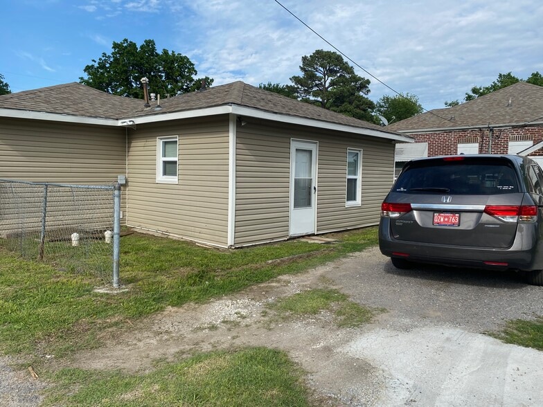 Building Photo - 611 Fredonia St