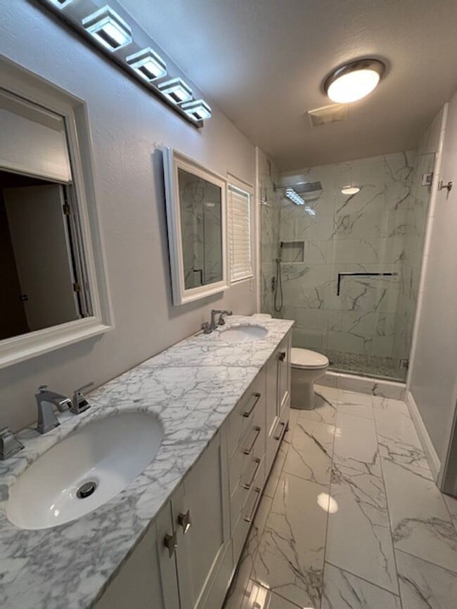 Building Photo - Clean 3 Bedroom / 2 Bathroom Home in Rosed...