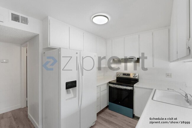 Building Photo - 5006 Greenberry Dr