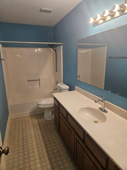 Building Photo - 6902 Persimmon Pl