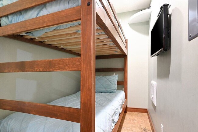 Building Photo - Fully Remodeled 1BD + Private Bunk Room | 2BA | Aspen Creek – $3,100/Month