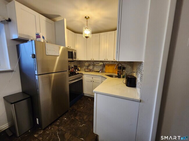 Building Photo - 4 Union Ave