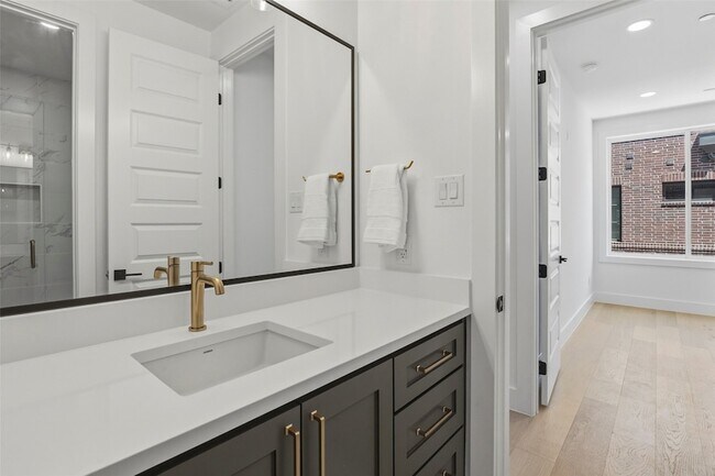 Building Photo - 408 Vista Buena Trl