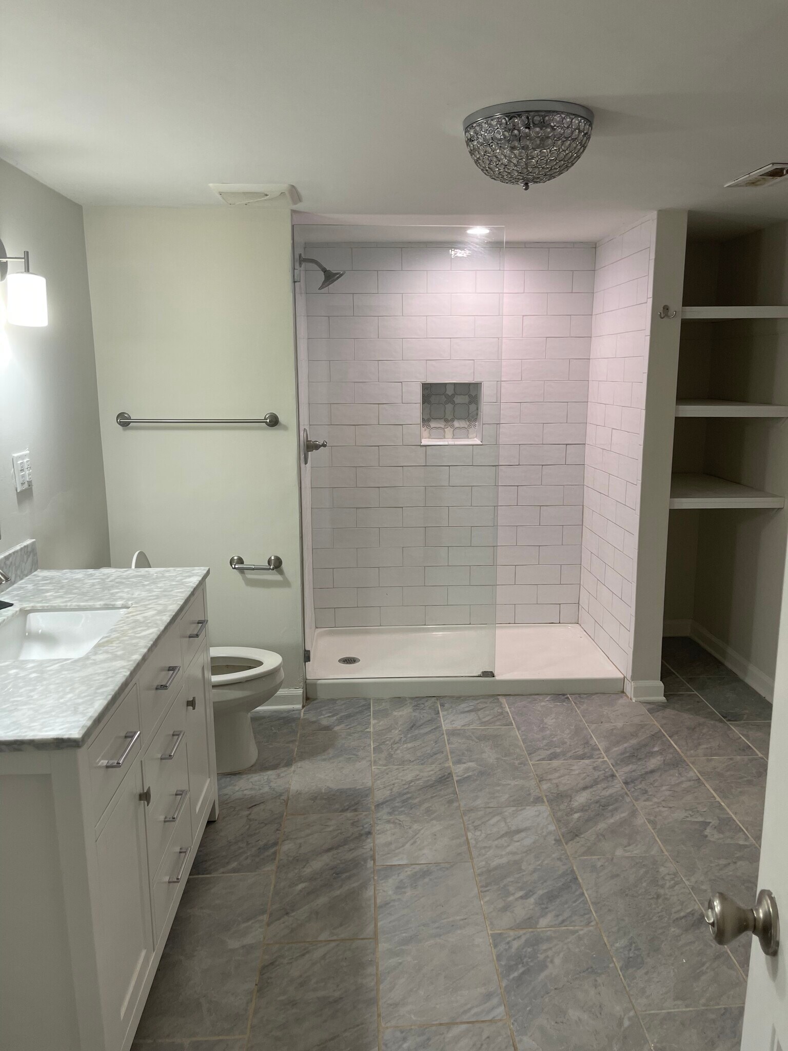 Downstairs full bath - 3278 Highland Dr