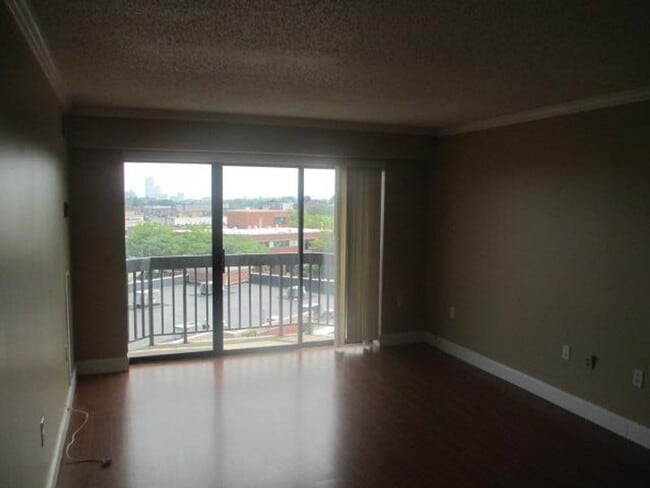 Building Photo - Luxury 2 bed