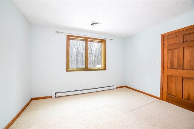 Building Photo - 160 Floral St