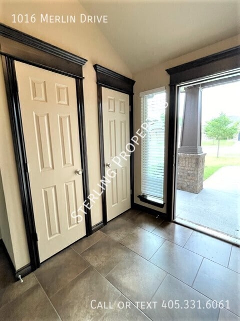 Building Photo - 1016 Merlin Dr