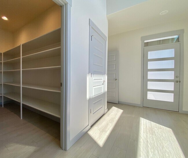 Building Photo - Stunning Southridge Rental with RV Garage ...