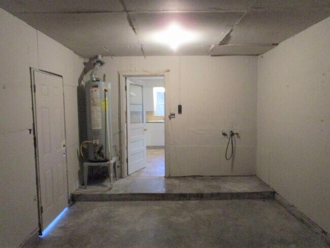 Building Photo - 616 Garrett St