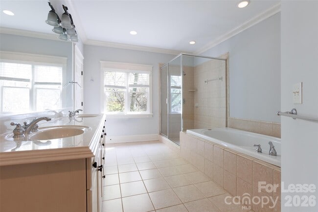 Building Photo - 1031 Oriole St