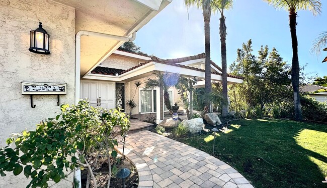 Building Photo - ABSOLUTELY STUNNING ENTERTAINER HOME (4 be...