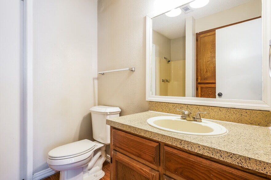 Building Photo - 505 Plainview Dr