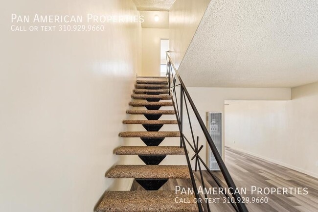 Building Photo - 9106 1/2 Palm St.-A6