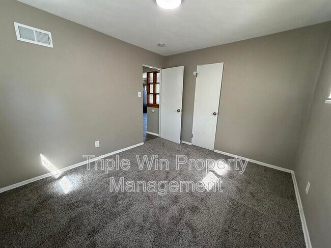 Building Photo - 24 Barto Dr