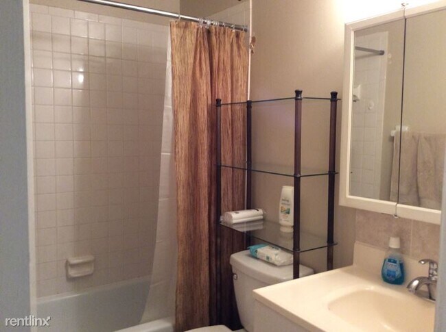 Building Photo - 1 br, 1 bath Condo - 160 Lewfield Cir
