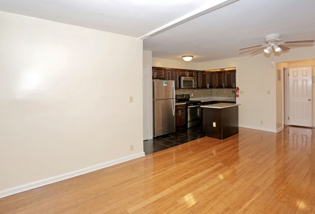 Primary Photo - 87-84 165th St