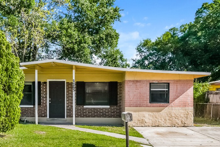 Primary Photo - 2265 W 13th St