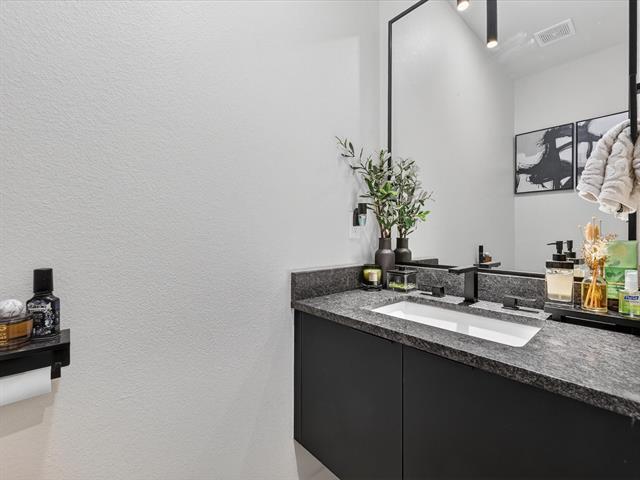 Building Photo - 1941 Glenmore Ave