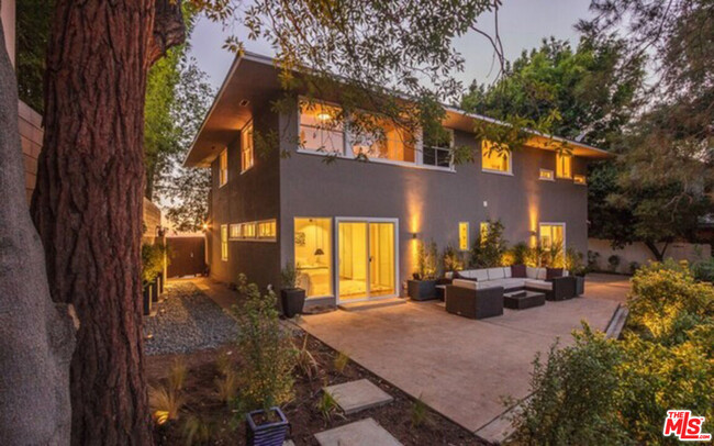 Building Photo - 8809 Appian Way