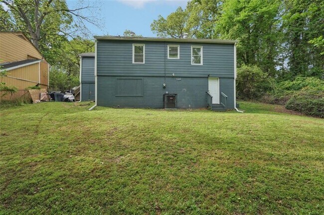 Building Photo - 172 Meador Way SE