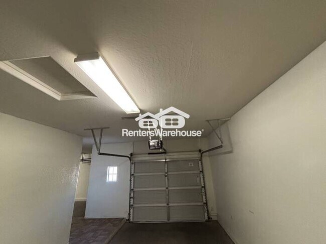 Building Photo - North Phoenix Oasis in a 3-BD Single Family House!