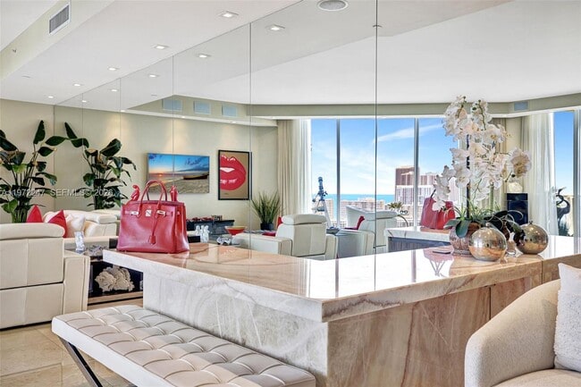 Building Photo - 21200 Point Pl