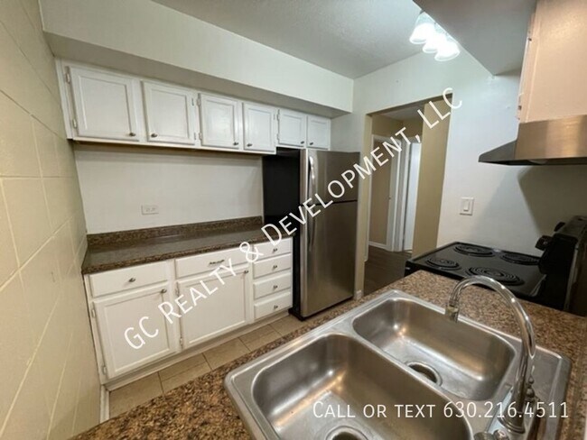 Building Photo - 255 Uteg St