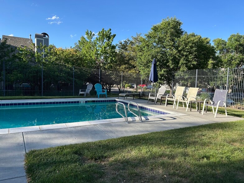 Private Pool - 356 S Taft Ct