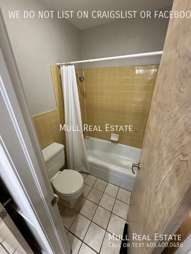 Building Photo - 1622 Chaucer Dr