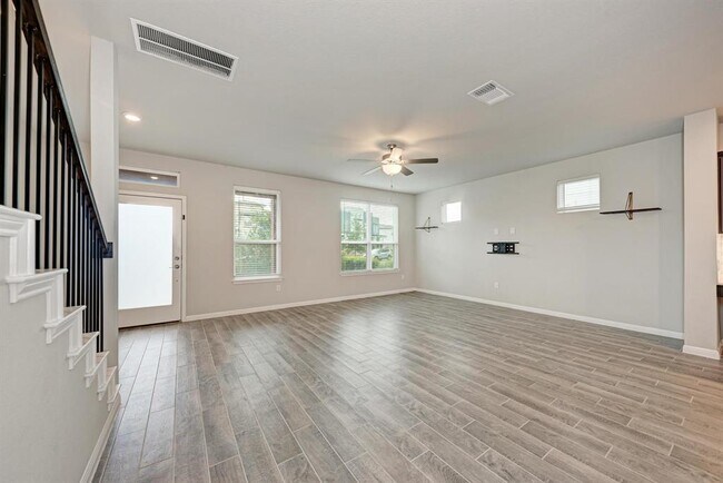Building Photo - 5408a Baythorne Dr