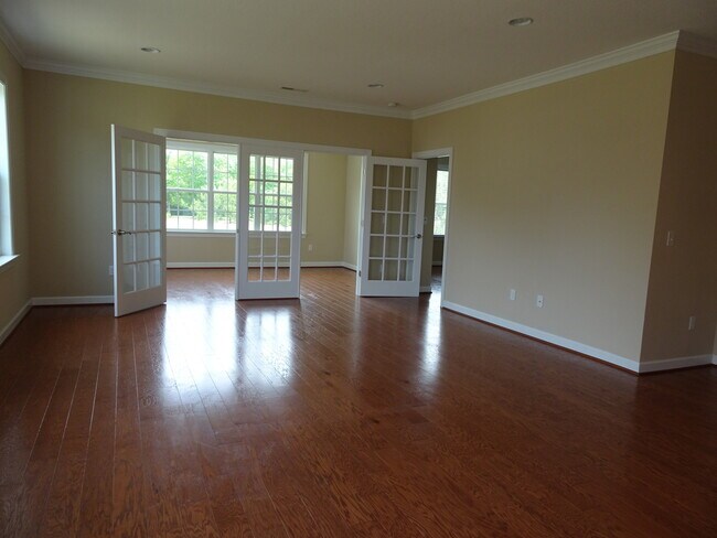 Building Photo - 802 Braemar Creek