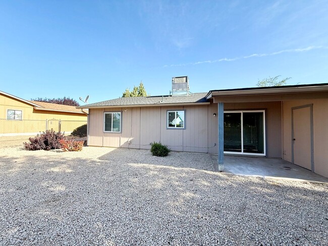 Building Photo - Newly Remodeled 2 bed 1 bath!