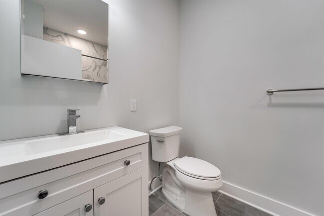 Building Photo - 660 Grand St