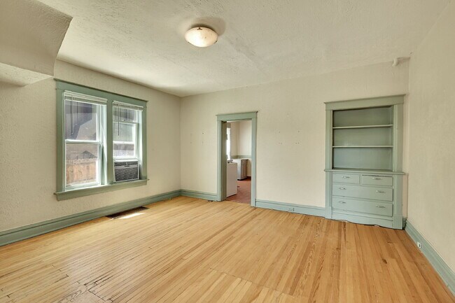 Building Photo - $2,395 - 2 Bed, 2 Bath Townhome in Great D...