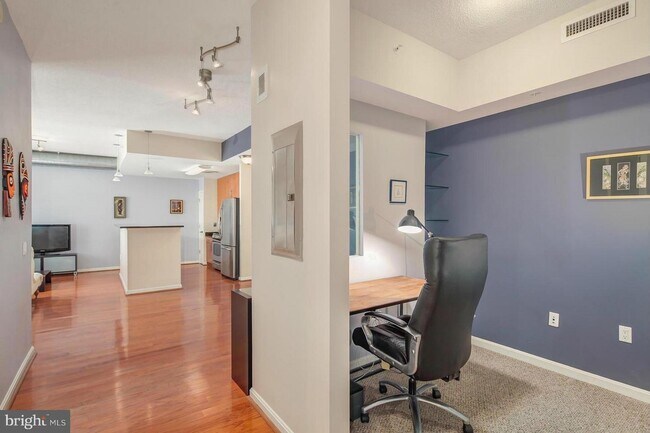 Building Photo - 1390 Kenyon St NW