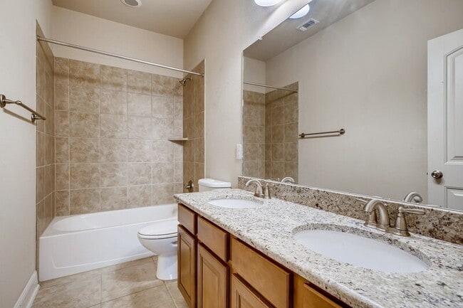 Building Photo - 12619 Quarter J