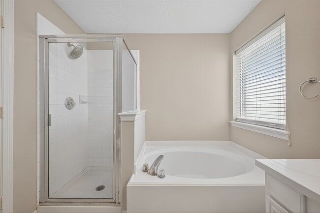 Building Photo - 2306 Lord Nelson Dr