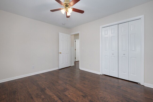 Building Photo - 3 Bedrooms with Full Basement on Corner Lot!