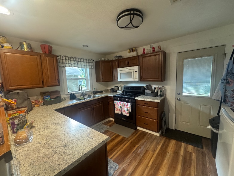 Building Photo - 1618 Sycamore St